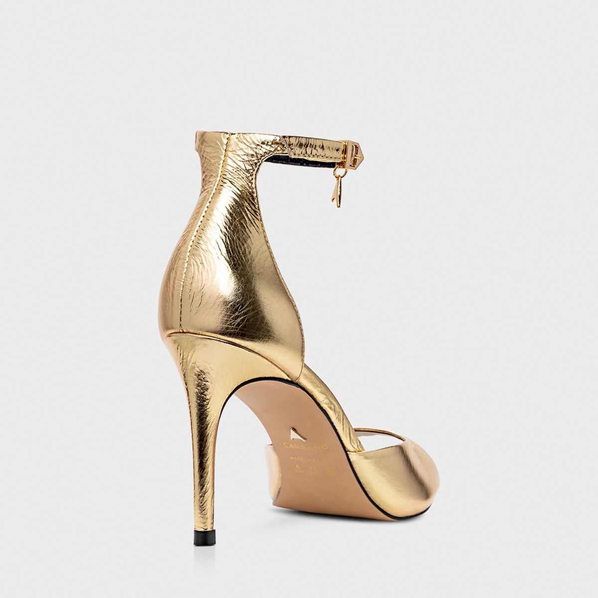 SANDÁLIA CHARM SALTO FINO COURO SPECHIO DOURADO - CARRANO - Imagem 2