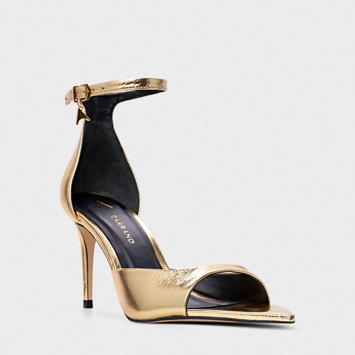 SANDÁLIA CHARM SALTO FINO COURO SPECHIO DOURADO - CARRANO