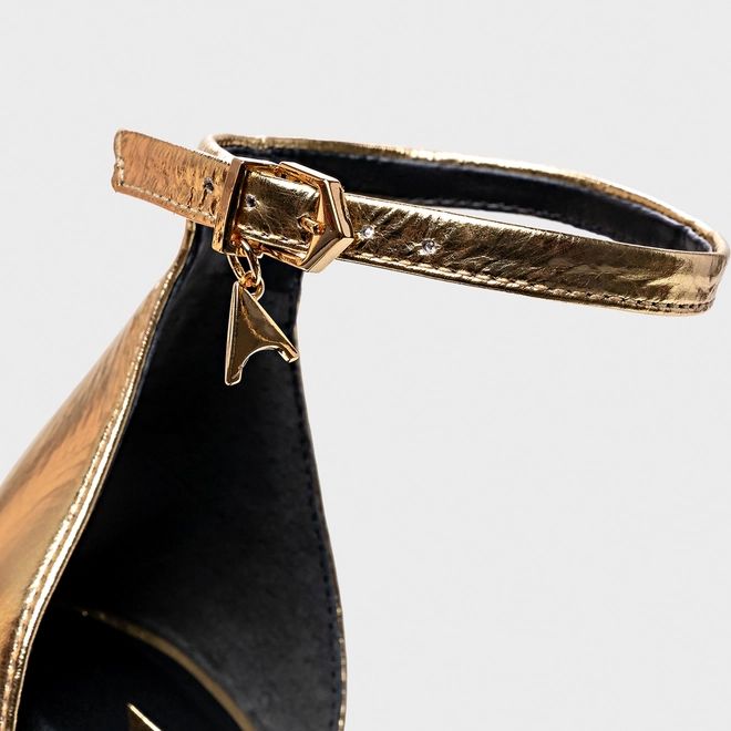 SANDÁLIA CHARM SALTO FINO COURO SPECHIO DOURADO - CARRANO - Imagem 3