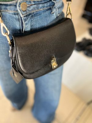 BOLSA COURO PRETA TRANSVERSAL - SMARTBAG