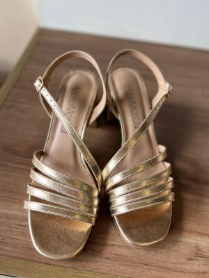 SANDALIA SALTO BLOCO DOURADA