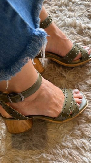 SANDALIA SALTO BLOCO NA COR VERDE