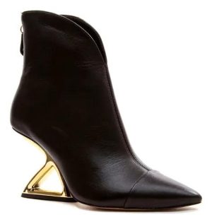 BOTA EM COURO NA COR PRETA - CECCONELLO