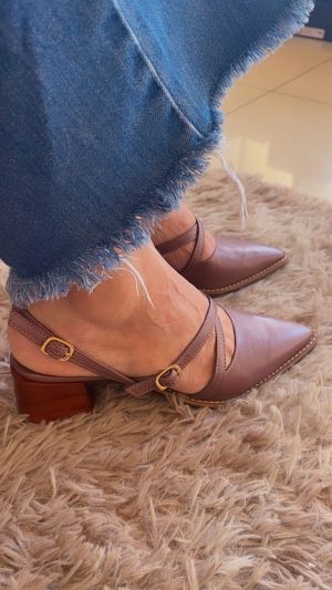 SCARPIN EM COURO NA COR AMULETO