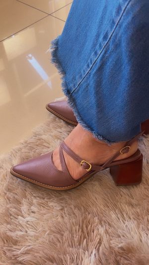 SCARPIN EM COURO NA COR AMULETO