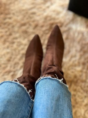 BOTA EM CAMURÇA NA COR MARROM - DI VALENTINI