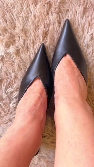 MULE EM COURO NA COR PRETA DA MARCA WERNER