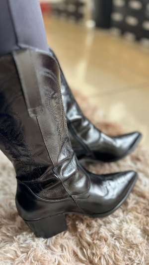 BOTA COUNTRY EM COURO