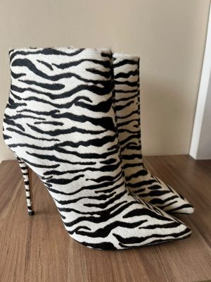 BOTA EM COURO PELO ZEBRA - CARRANO