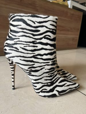 BOTA EM COURO PELO ZEBRA - CARRANO