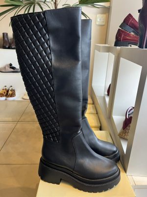 BOTA TRATORADA CANO ALTO EM COURO - CECCONELLO