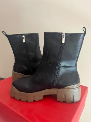 BOTA EM COURO COM SOLADO TRATORADO - CARRANO